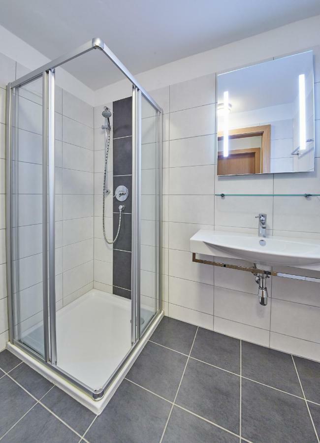 1 Apartment *